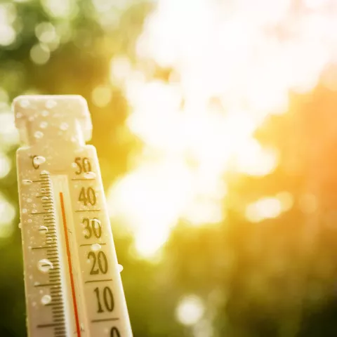 Thermometer for measuring outdoor air temperature