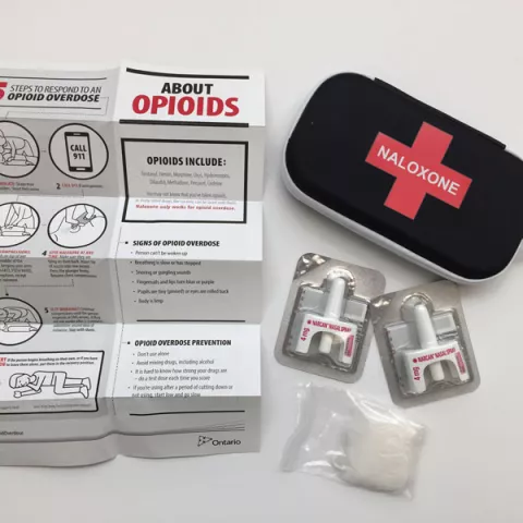naloxone kit