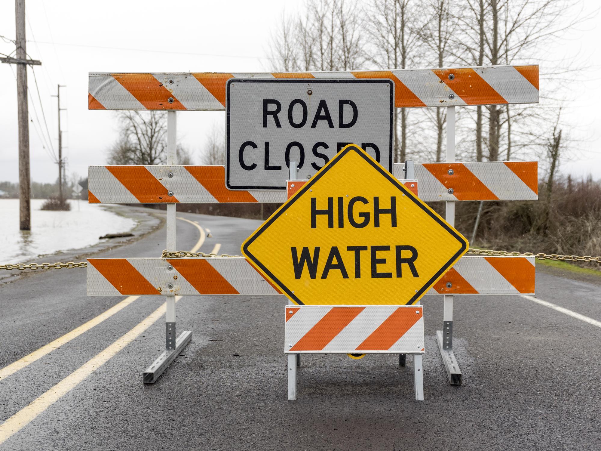 road closed sign due to flooding 