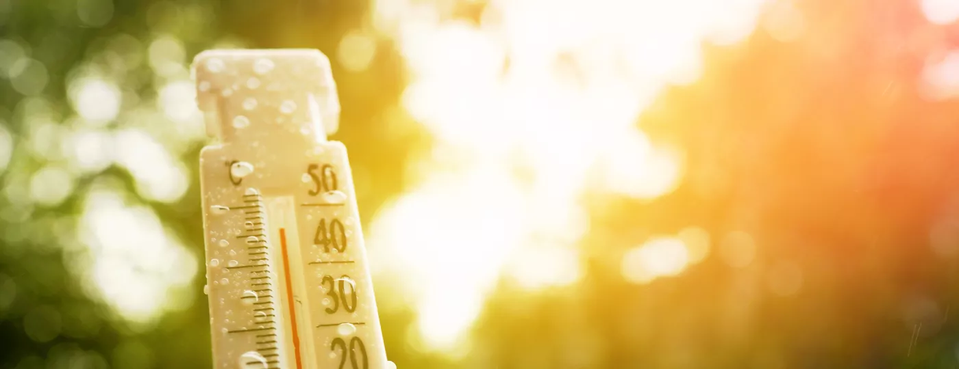 Thermometer for measuring outdoor air temperature